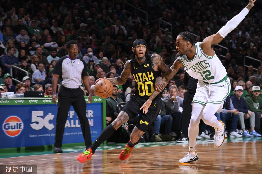 梁文锋老家房前屋后进行整修，路变宽敞，开车回来可以停家门口了.